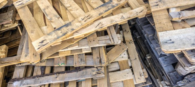Hållbar logistik med återvunna lastpallar och professionell reparation Hållbar logistik med återvunna lastpallar och professionell reparation